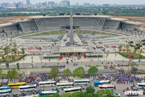 Massive Crowds and Traffic Surge at the New Vietnam Military History Museum in Hanoi - image 10