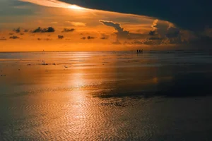 Stunning Sunrise at the Infinity Sea and Sky Mirror of Hung Yen - image 0