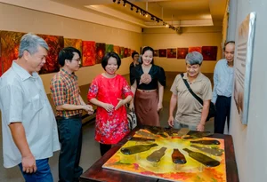 Exploring the Vibrant 'Whirlwind of Color' Art and Ceramics Exhibition - image 10