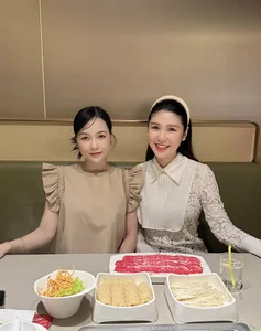 Vietnamese Influencer Sam Confirms Pregnancy and Showcases Stunning Maternity Fashion Style - image 8