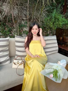 Vietnamese Influencer Sam Confirms Pregnancy and Showcases Stunning Maternity Fashion Style - image 5