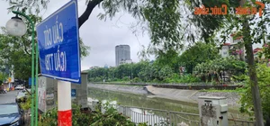 Hanoi's To Lich River Water Levels Rise and Change Color - image 2