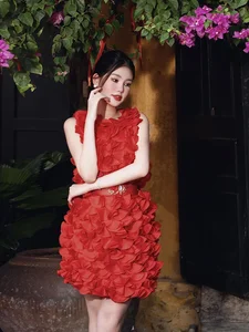 Le Au Ngan Anh's Youthful Schoolgirl Maternity Fashion - image 1