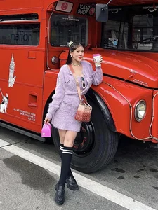 Le Au Ngan Anh's Youthful Schoolgirl Maternity Fashion - image 2