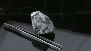 Unveiling the World's Top 10 Largest Diamonds: Masterpieces of Nature and Luxury - image 5