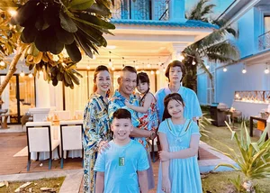 Elegant and Ageless: The Breathtaking Style and Grace of Mother of Four Jennifer Pham - image 2