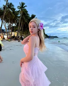 Goddess-Style Beach Fashion: Beautiful Korean Summer Dress Trends to Try - image 0