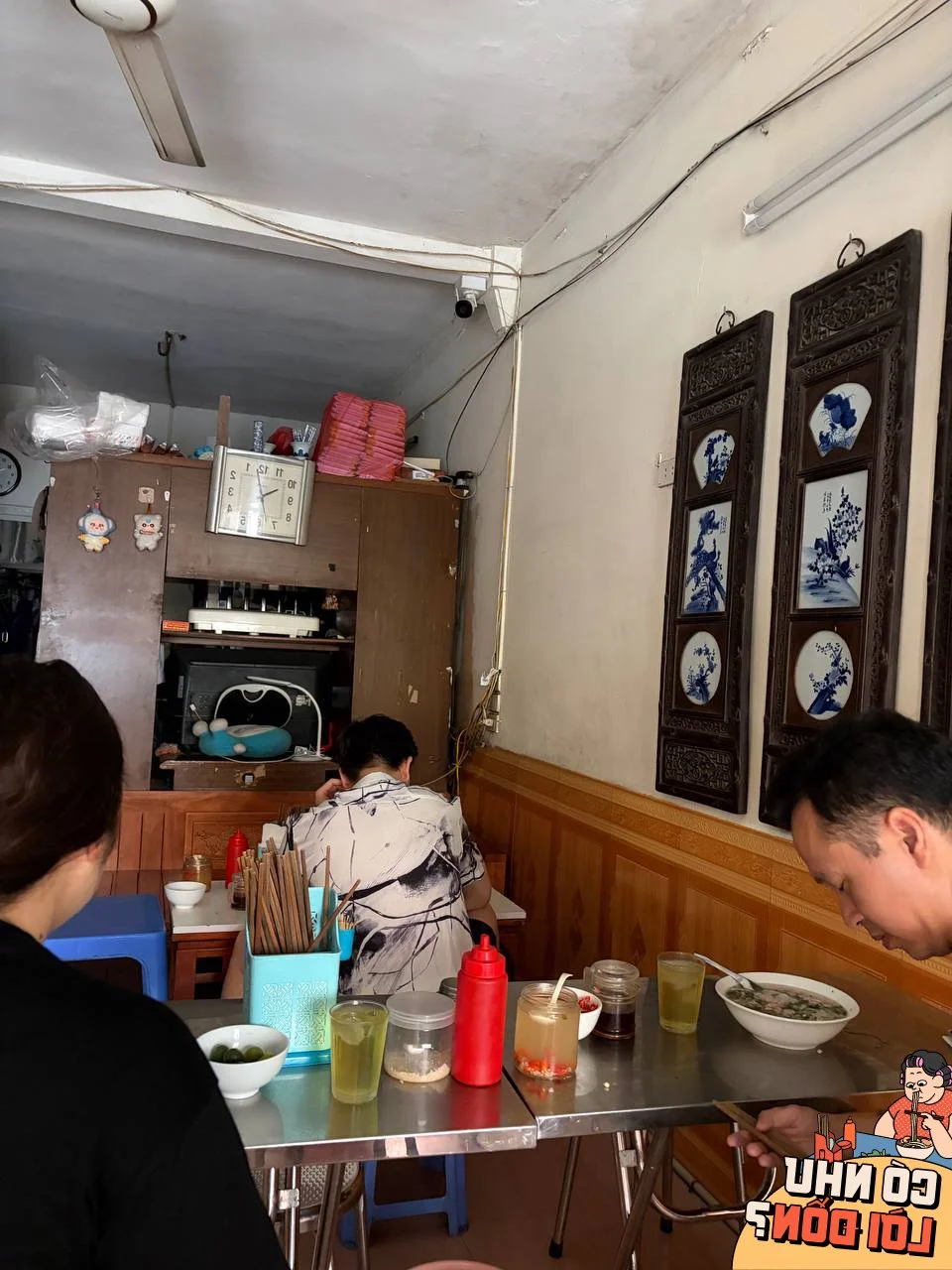 Hanoi Pho Stall Serves Delicious Bowls for Just 23,000 VND