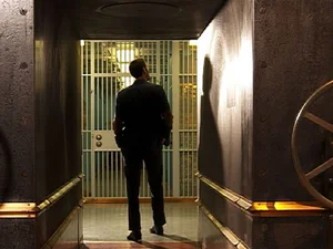 Inside the World's Largest Underground Gold Vaults and Their Security - image 9