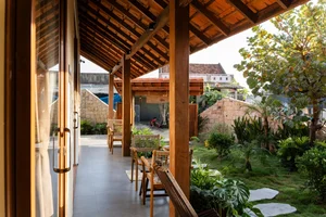 Luyen’s Home in Phu Yen: A Harmonious Blend of Modern Vacation Living and Traditional Vietnamese Architecture - image 9