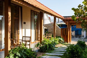 Luyen’s Home in Phu Yen: A Harmonious Blend of Modern Vacation Living and Traditional Vietnamese Architecture - image 10