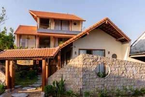 Luyen’s Home in Phu Yen: A Harmonious Blend of Modern Vacation Living and Traditional Vietnamese Architecture - image 0