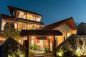 Luyen’s Home in Phu Yen: A Harmonious Blend of Modern Vacation Living and Traditional Vietnamese Architecture - image 7