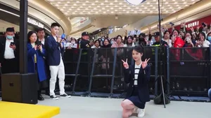 Actress Tran Do Linh Stuns in School Uniform at Recent Event - image 3