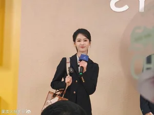 Actress Tran Do Linh Stuns in School Uniform at Recent Event - image 1