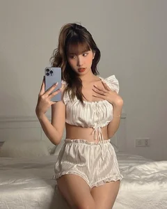 Huyen 2k4 Post-Marriage: Embracing Glamour and Confident Style After Marrying Wealthy Heir But - image 1