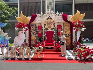 Fans Brave the Heat for 'Anh Trai Vuot Ngan Chong Gai' Concert - image 0