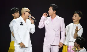 NSND Tu Long Performs Modern Pop Hit in Traditional Style - image 6