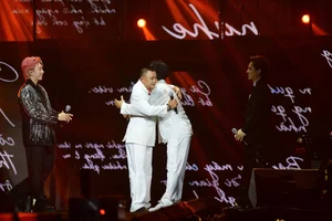 NSND Tu Long Performs Modern Pop Hit in Traditional Style - image 5