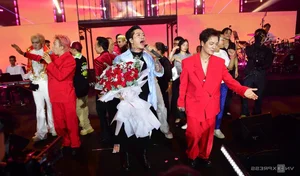 NSND Tu Long Performs Modern Pop Hit in Traditional Style - image 7