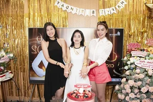 Le Hoang Phuong Gifts 'Half a Kilo of Gold' to Vietnamese Beauty Queen Boss Pham Kim Dung on Her Birthday - image 6