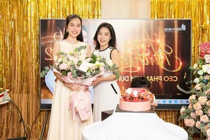 Le Hoang Phuong Gifts 'Half a Kilo of Gold' to Vietnamese Beauty Queen Boss Pham Kim Dung on Her Birthday - image 2