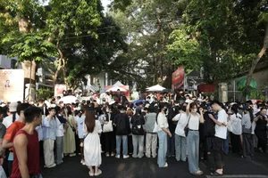 Public Excitement: Long Queues for the National Concert Tickets - image 8