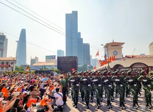 Highlights of Vietnam's 50th National Reunification Military Parade - image 7
