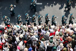Highlights of Vietnam's 50th National Reunification Military Parade - image 11