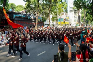 Highlights of Vietnam's 50th National Reunification Military Parade - image 10
