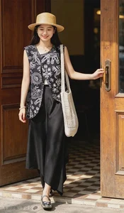 Elegant Black and White Summer Outfits for Effortless Style - image 5