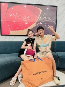 Meet Ngoc Ha: The Talented Dancer and Supportive Wife of Comedian Trung Ruoi - image 3
