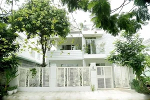Inside the Fairy-Tale Garden Villa of Vietnamese MC Quyen Linh - image 0