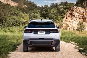 Jeep Compass EV: 375 HP Off-Road Power with Rapid Charging - image 3