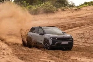 Jeep Compass EV: 375 HP Off-Road Power with Rapid Charging - image 5