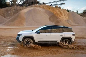 Jeep Compass EV: 375 HP Off-Road Power with Rapid Charging - image 6
