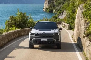 Jeep Compass EV: 375 HP Off-Road Power with Rapid Charging - image 7
