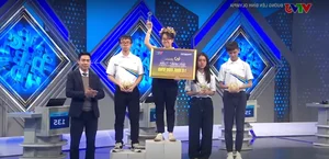 Road to Olympia: Female Student from Quang Tri Claims a Convincing Victory - image 0