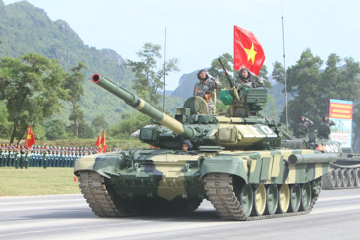 Vietnam Showcases Advanced Domestic Missiles and UAVs at A80 Military Rehearsal