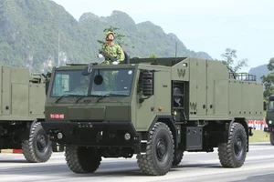 Vietnam Showcases Advanced Domestic Missiles and UAVs at A80 Military Rehearsal - image 37