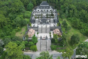 Exploring the Magnificent Architecture of Khai Dinh Tomb in Hue - A Masterpiece of Vietnamese History - image 2