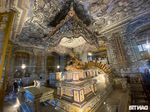 Exploring the Magnificent Architecture of Khai Dinh Tomb in Hue - A Masterpiece of Vietnamese History - image 0