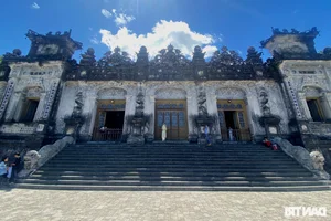 Exploring the Magnificent Architecture of Khai Dinh Tomb in Hue - A Masterpiece of Vietnamese History - image 8