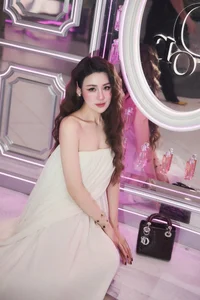 Vietnamese Celeb News: Kinh Quoc Addresses Rumors and Ha Anh’s Mother Vacation Scam - image 37