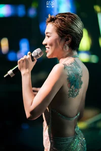 Vietnamese Celeb News: Kinh Quoc Addresses Rumors and Ha Anh’s Mother Vacation Scam - image 13