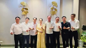 Vietnamese Celeb News: Kinh Quoc Addresses Rumors and Ha Anh’s Mother Vacation Scam - image 27