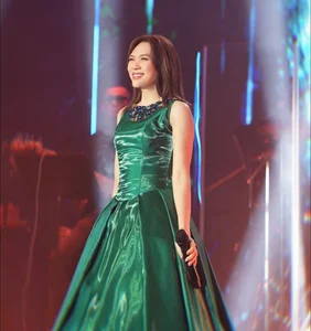 Vietnamese Celeb News: Kinh Quoc Addresses Rumors and Ha Anh’s Mother Vacation Scam - image 23