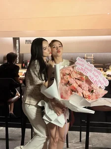 Vietnamese Celeb News: Kinh Quoc Addresses Rumors and Ha Anh’s Mother Vacation Scam - image 6