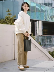 3 Unflattering Shirt Styles Fashionable Women Should Avoid to Look Slimmer - image 3