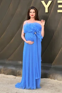 Anne Hathaway Stuns with Radiant Baby Bump at The Odyssey Premiere - image 6
